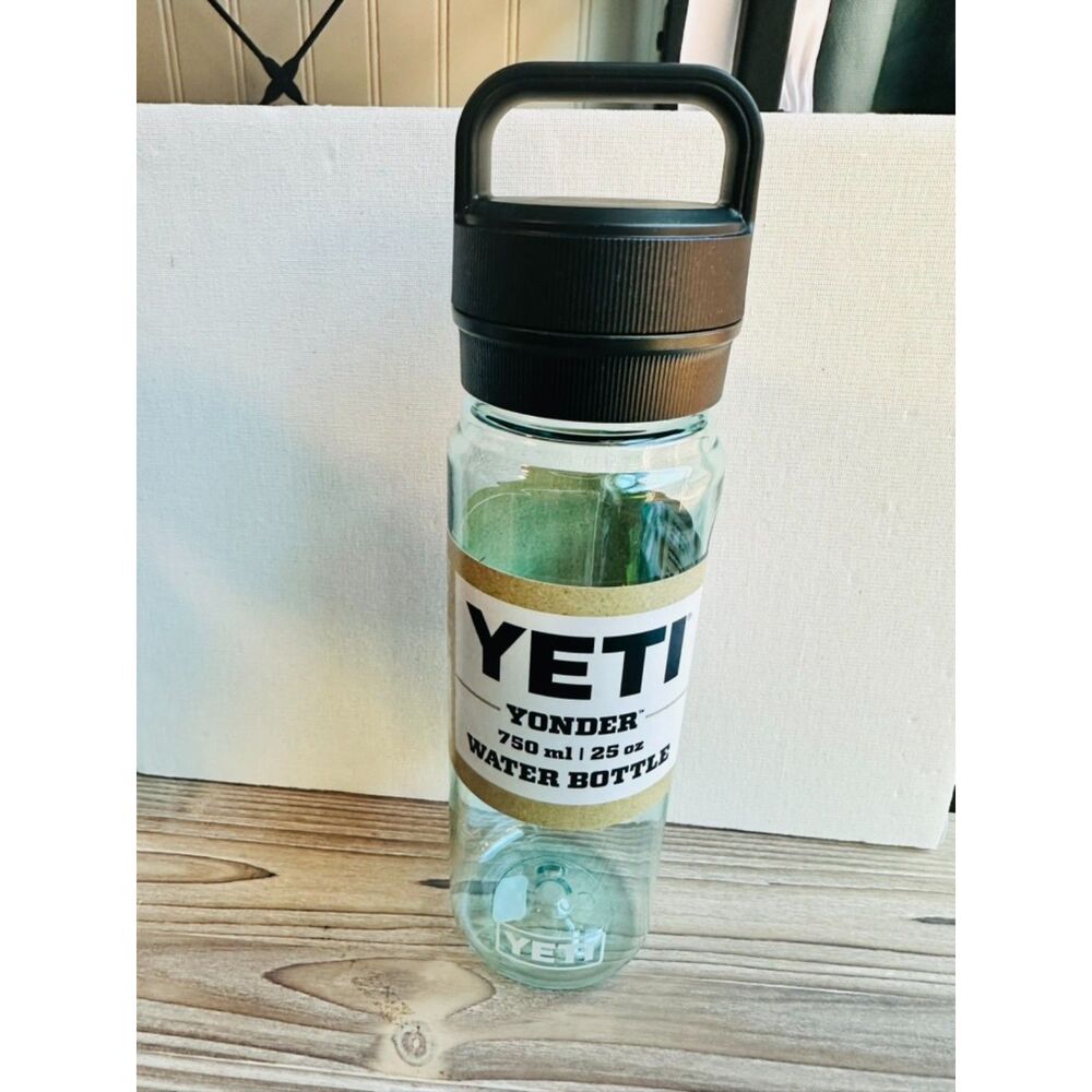 YETI Yonder 750 ml (25 oz) Water Bottle in Seafoam